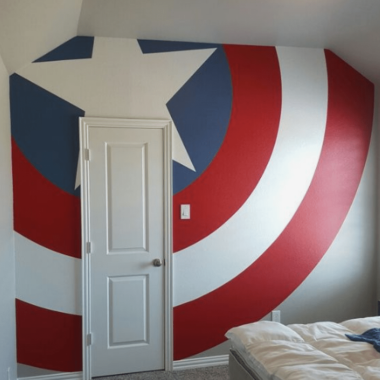 motifs géométriques sur un mur style avengers