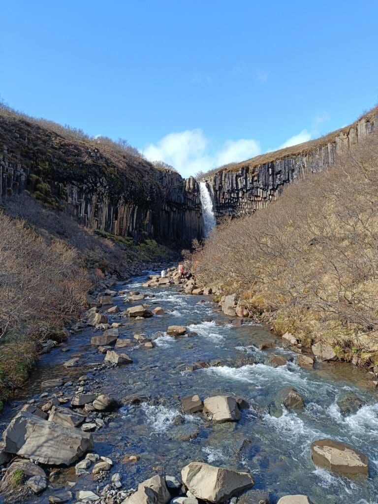 cascades en islande, incontournable svartifoss