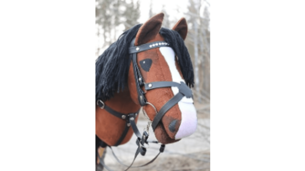 hobby horse réaliste marron et blanc